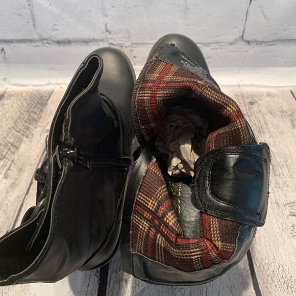 DE BLOSSOM COLLECTION Women's NWT Hoshi-2 Black Ankle Boot / Size: 7.5 - Picture 5 of 10